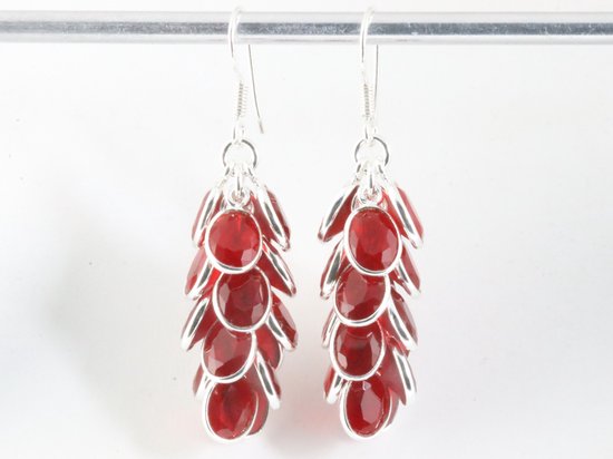 Trosvormige zilveren oorbellen met robijn afbeelding 4