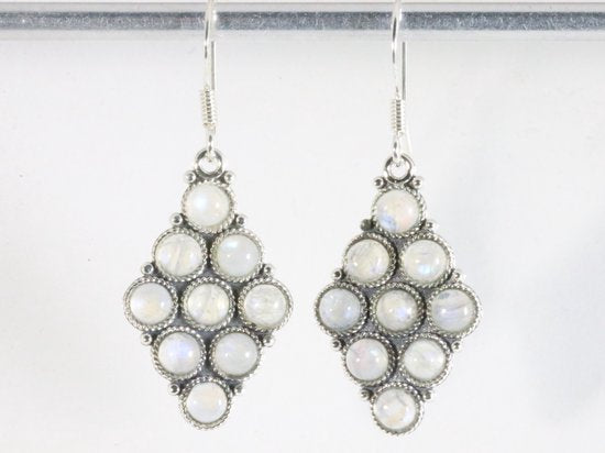 Bewerkte zilveren oorbellen met regenboog maansteen afbeelding 4