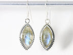 Bewerkte zilveren oorbellen met labradoriet afbeelding 1
