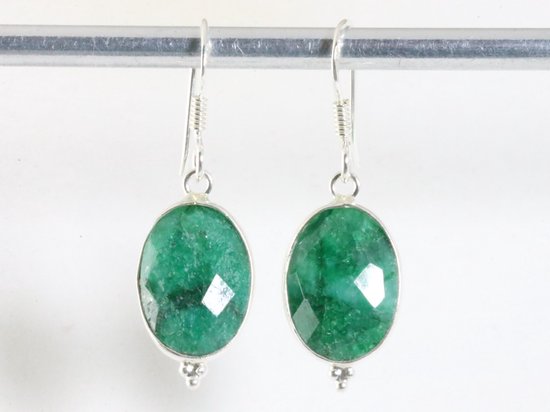 Fijne zilveren oorbellen met smaragd afbeelding 3