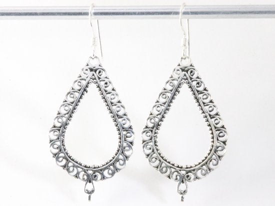 Lange bewerkte zilveren oorbellen afbeelding 3