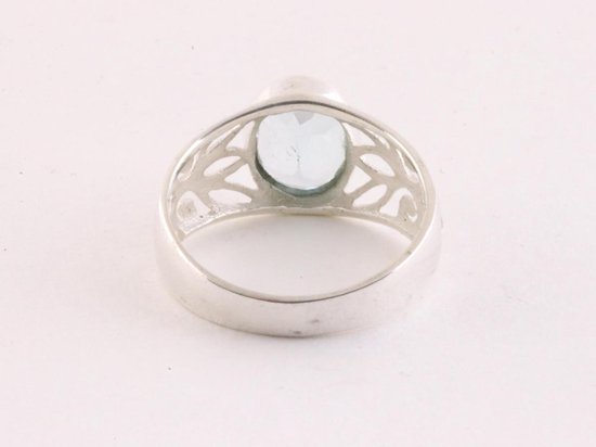 Opengewerkte zilveren ring met blauwe topaas afbeelding 4