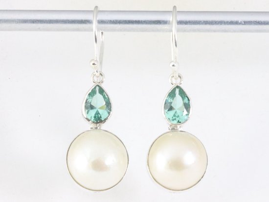Zilveren oorbellen met witte mabe parel en groene toermalijn afbeelding 3