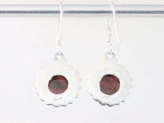 Fijne bewerkte ronde zilveren oorbellen met granaat afbeelding 2