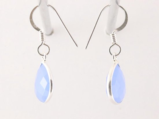 Fijne druppelvormige zilveren oorbellen met blauwe chalcedoon afbeelding 2