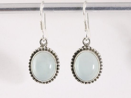 Bewerkte ovale zilveren oorbellen met aqua chalcedoon afbeelding 4