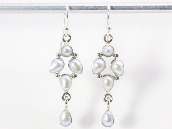 Lange zilveren oorbellen met parel afbeelding 4