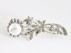 Zilveren bloem broche met marcasiet en witte parel afbeelding 3