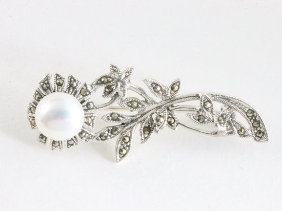 Zilveren bloem broche met marcasiet en witte parel afbeelding 3