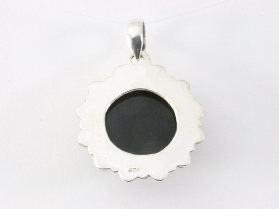 Ronde bewerkte zilveren hanger met onyx afbeelding 3