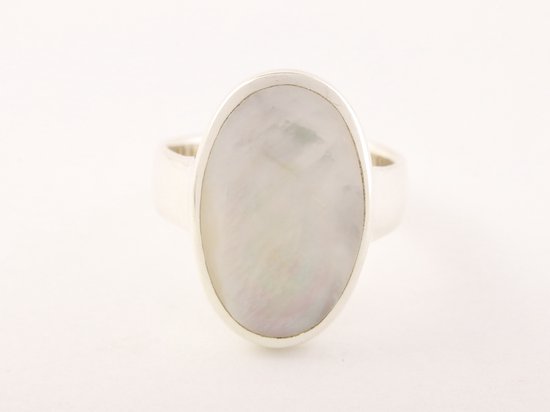 Ovale hoogglans zilveren ring met parelmoer afbeelding 4