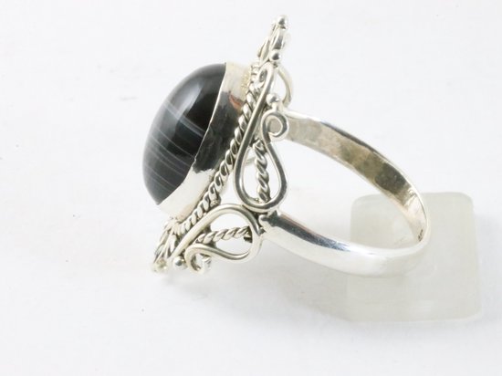 Opengewerkte zilveren ring met gestreepte onyx afbeelding 2