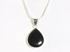 Druppelvormige zilveren hanger met onyx aan ketting afbeelding 4