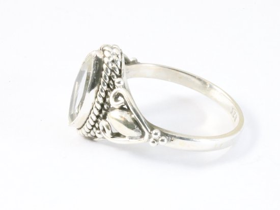 Fijne bewerkte zilveren ring met bergkristal afbeelding 2