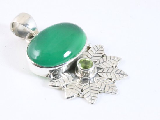 Bewerkte zilveren hanger met groene onyx en peridoot afbeelding 2