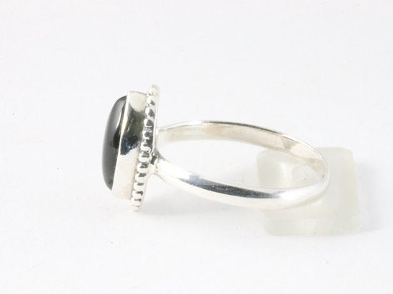 Fijne bewerkte zilveren ring met onyx afbeelding 2