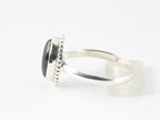 Fijne bewerkte zilveren ring met onyx afbeelding 2