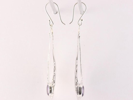 Lange opengewerkte zilveren oorbellen met amethist afbeelding 2
