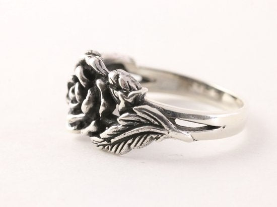 Bewerkte zilveren ring met roos afbeelding 2