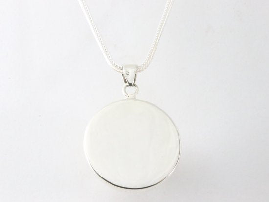 Grote ronde zilveren hanger met nautilus schelp aan vossenstaart ketting afbeelding 3
