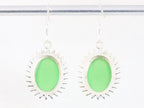 Bewerkte zilveren oorbellen met groene opaal afbeelding 3