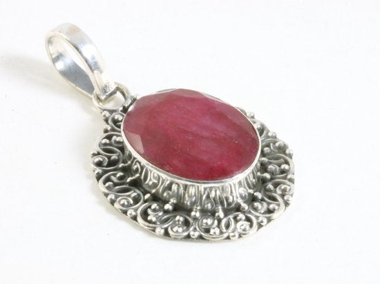 Bewerkte zilveren hanger met robijn afbeelding 2