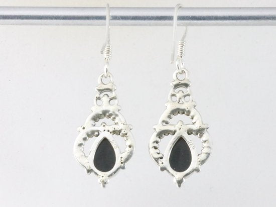 Opengewerkte zilveren oorbellen met onyx afbeelding 2