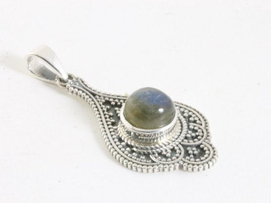 Bewerkte zilveren hanger met labradoriet afbeelding 2