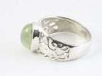 Opengewerkte zilveren ring met prehniet afbeelding 2