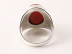Bewerkte zilveren ring met rode koraal steen afbeelding 3