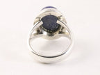 Bewerkte zilveren ring met lapis lazuli afbeelding 3