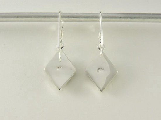 Ruitvormige zilveren oorbellen met roze parelmoer afbeelding 4