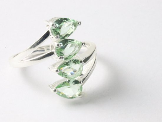 Langwerpige hoogglans zilveren ring met groene amethist stenen afbeelding 1