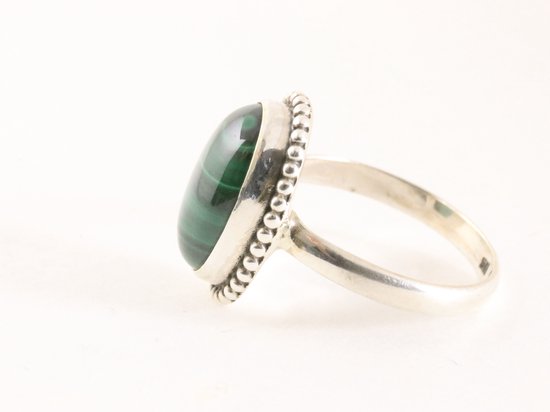 Bewerkte ovale zilveren ring met malachiet afbeelding 2