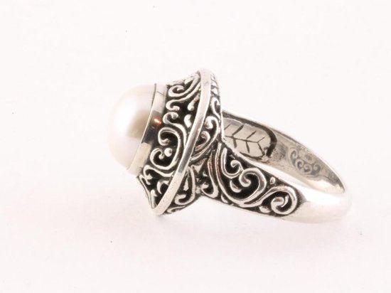 Ronde bewerkte zilveren ring met zoetwater parel afbeelding 4