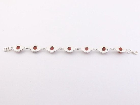 Bewerkte zilveren schakelarmband met rode koraal stenen afbeelding 3