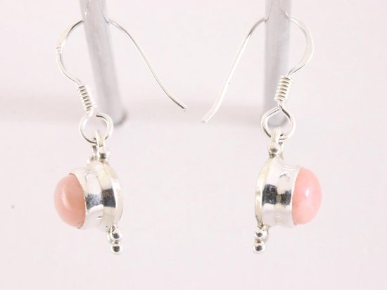 Fijne bewerkte zilveren oorbellen met roze opaal afbeelding 2