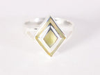 Ruitvormige zilveren ring met goudkleurige schelp afbeelding 4
