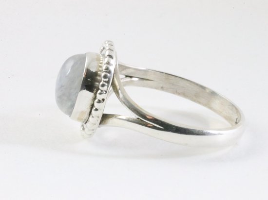 Bewerkte zilveren ring met regenboog maansteen afbeelding 2