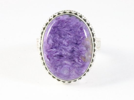 Zware bewerkte zilveren ring met paarse charoiet afbeelding 4