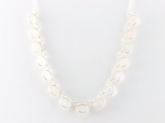 Zilveren collier met regenboog maansteen afbeelding 2