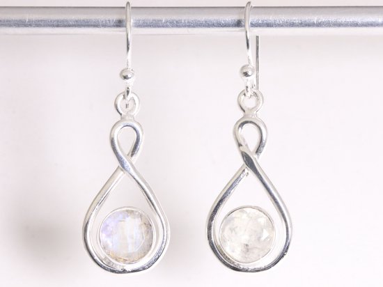 Opengewerkte zilveren oorbellen met regenboog maansteen afbeelding 4