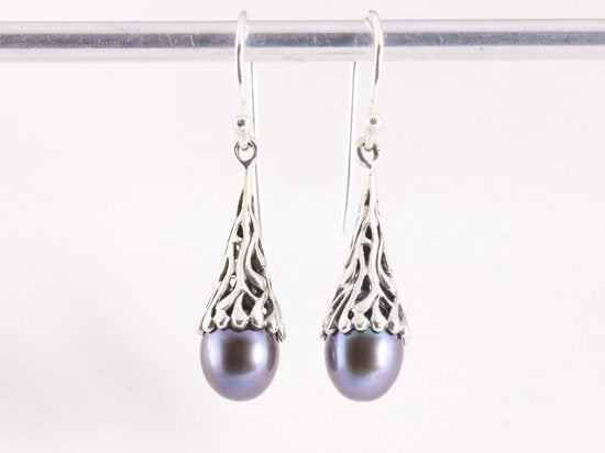 Bewerkte zilveren oorbellen met zwarte parel afbeelding 4