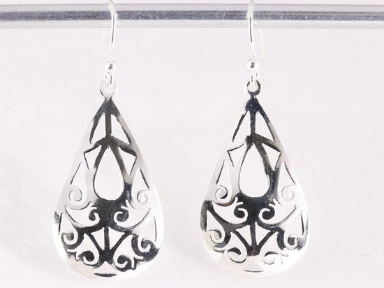 Opengewerkte druppelvormige zilveren oorbellen afbeelding 4