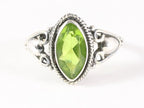 Fijne bewerkte zilveren ring met peridoot afbeelding 4
