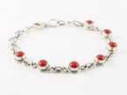 Fijne zilveren schakelarmband met rode koraal steen afbeelding 2
