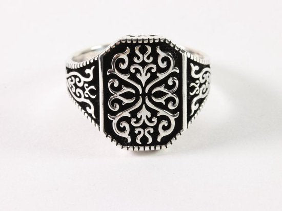 Zilveren herenring met fantasiegravering afbeelding 2