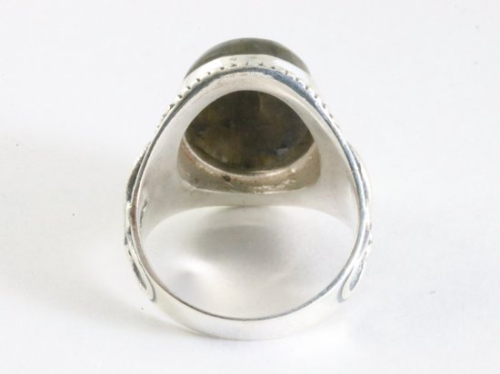 Zware bewerkte zilveren ring met labradoriet afbeelding 3