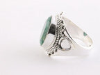 Bewerkte zilveren ring met smaragd afbeelding 4