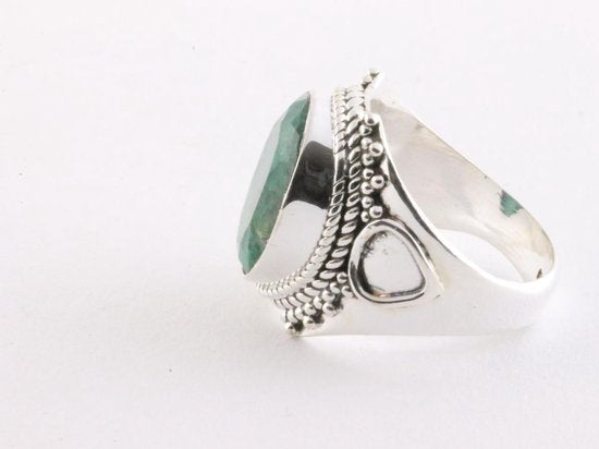 Bewerkte zilveren ring met smaragd afbeelding 4